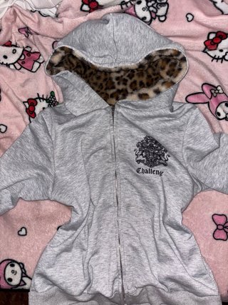 Chaqueta con capucha y forro de leopardo