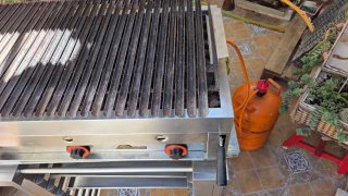 Parrilla de piedra volcánica profesional