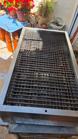 Parrilla de piedra volcánica profesional