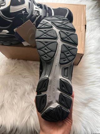 Zapatillas Asics Gel Negras y Plateadas Nuevas