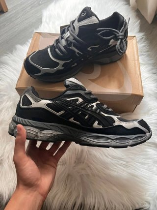 Zapatillas Asics Gel Negras y Plateadas Nuevas