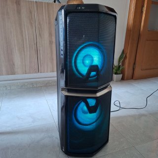Torre de Sonido LG Negra y Rosa
