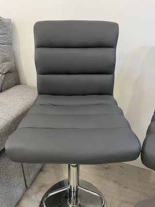 Par de taburetes Conforama grises