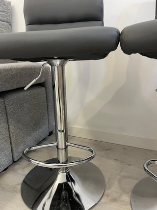 Par de taburetes Conforama grises