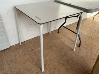 Mesas cuadradas para exterior