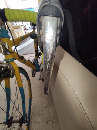 Bicicleta carretera montada en campanolo