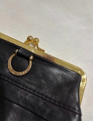 Portafoglio/portamonete nero con dettagli oro