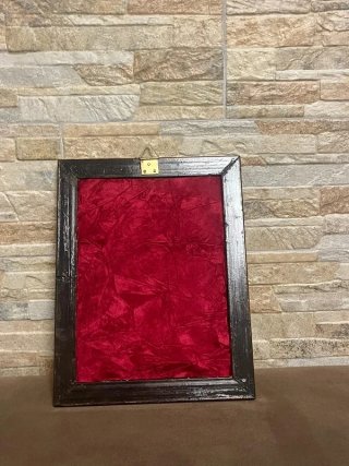Antico Cristo in bronzo con cornice dorata