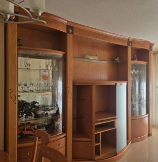 Mueble de comedor madera y cristal