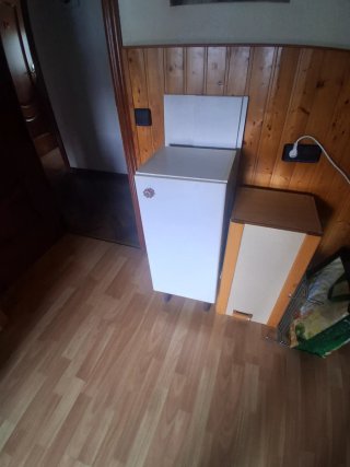 Muebles de cocina beige y marrón + 2 blancos,