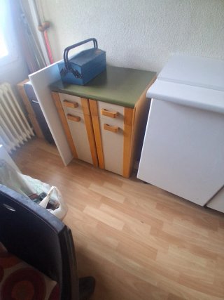 Muebles de cocina beige y marrón + 2 blancos,
