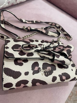 Bolso Guess estampado leopardo