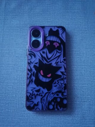 Xiaomi Poco C65 morado con funda.