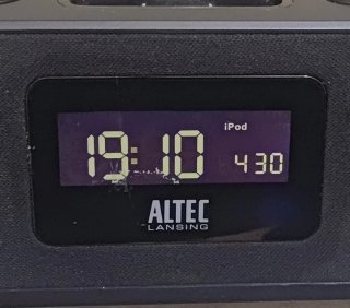 Despertador Altec Lansing con base iPod
