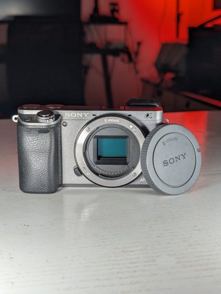 Cámara Sony A6000 + Objetivo 16-50mm