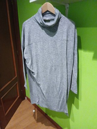 Jersey gris cuello alto