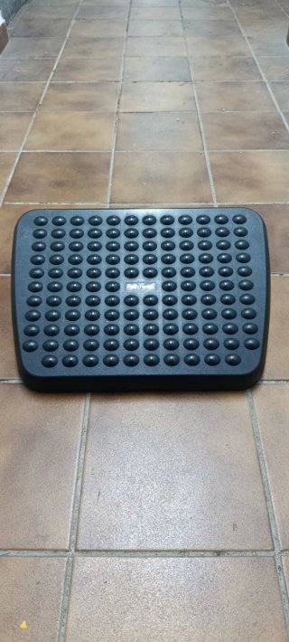 Reposapiés ergonómico negro marca Fellowell.
