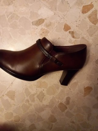 Zapatos de tacón cómodos marrones
