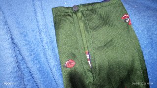 Camisa verde con estampado de mariposas