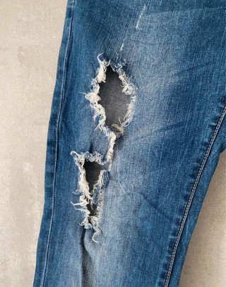 Jeans Zara strappati con applicazioni