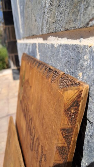 Portariviste e porta carte svedese da parete in legno