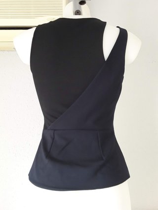 Top bicolor asimétrico. On You. Talla XS