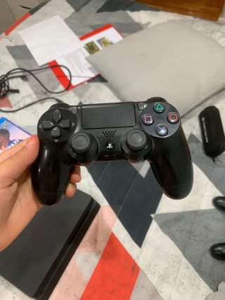 PS4 Slim Nera + 5 Giochi