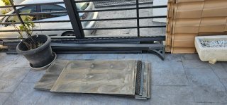 Pérgola de aluminio adosada gris