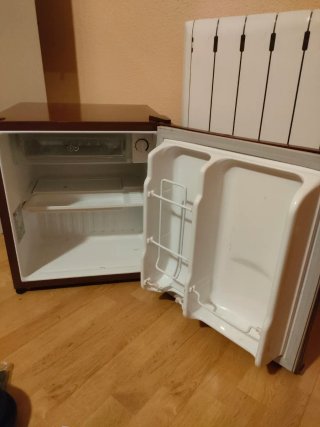 Nevera LG pequeña marrón