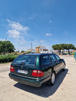 Mercedes-Benz E430 S210