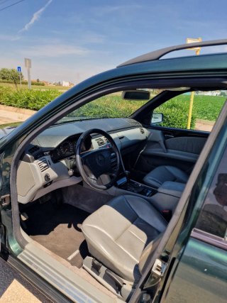 Mercedes-Benz E430 S210