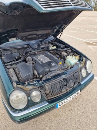 Mercedes-Benz E430 S210