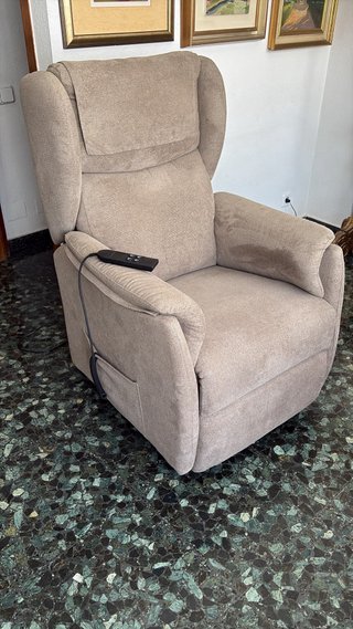 Sillón Relax Lift motorizado y eléctrico.Seminuevo