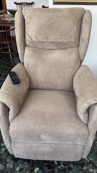 Sillón Relax Lift motorizado y eléctrico.Seminuevo