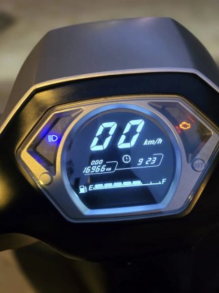 Motron Ventura 125cc Scooter Plata/Negro año 2022