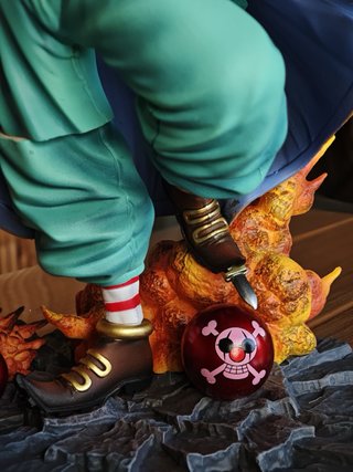 Figura Buggy “ El Payaso “ One Piece  - 25cm