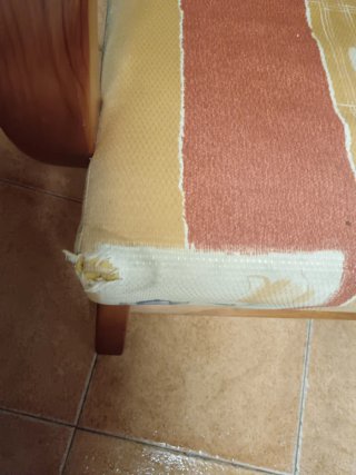 Sillón estampado floral y madera tengo dos