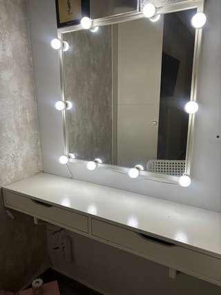 Tocador con espejo y luces LED