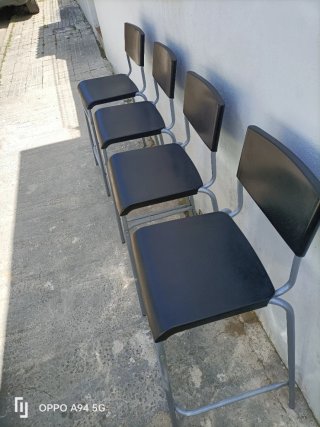 4 Bancos Altos Metal y Plástico Negros