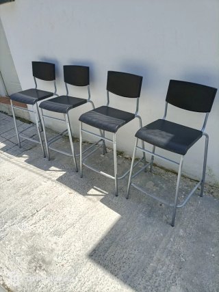 4 Bancos Altos Metal y Plástico Negros