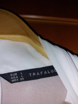 Blusa blanca con lazada