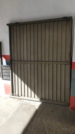 Puerta basculante para garaje