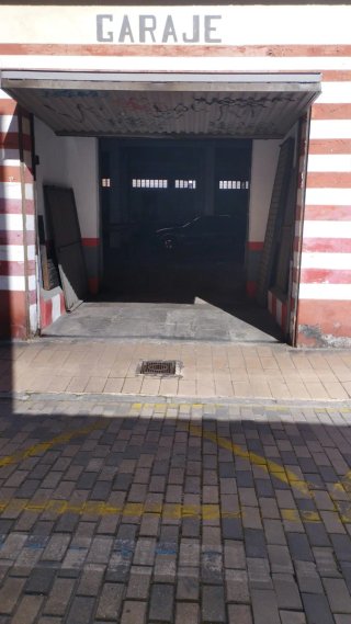 Puerta basculante para garaje