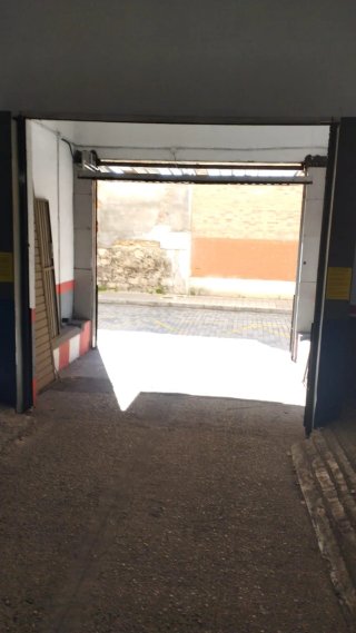 Puerta basculante para garaje