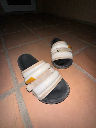 Chanclas Jordan Negras y Blancas