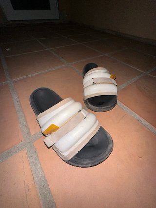 Chanclas Jordan Negras y Blancas