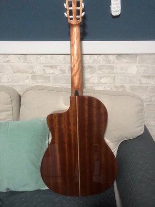 Guitarra Acústica con Electrónica