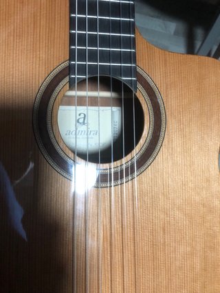 Guitarra Acústica con Electrónica
