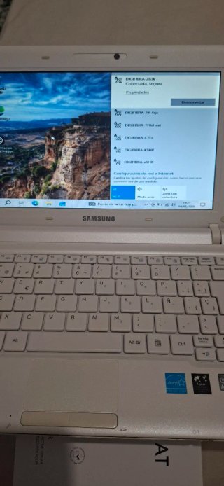 Samsung Mini Laptop