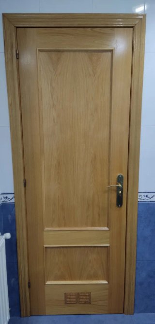 Puertas de roble macizo + marcos y manillas.